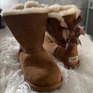 UGG Bailey Bow Size 6